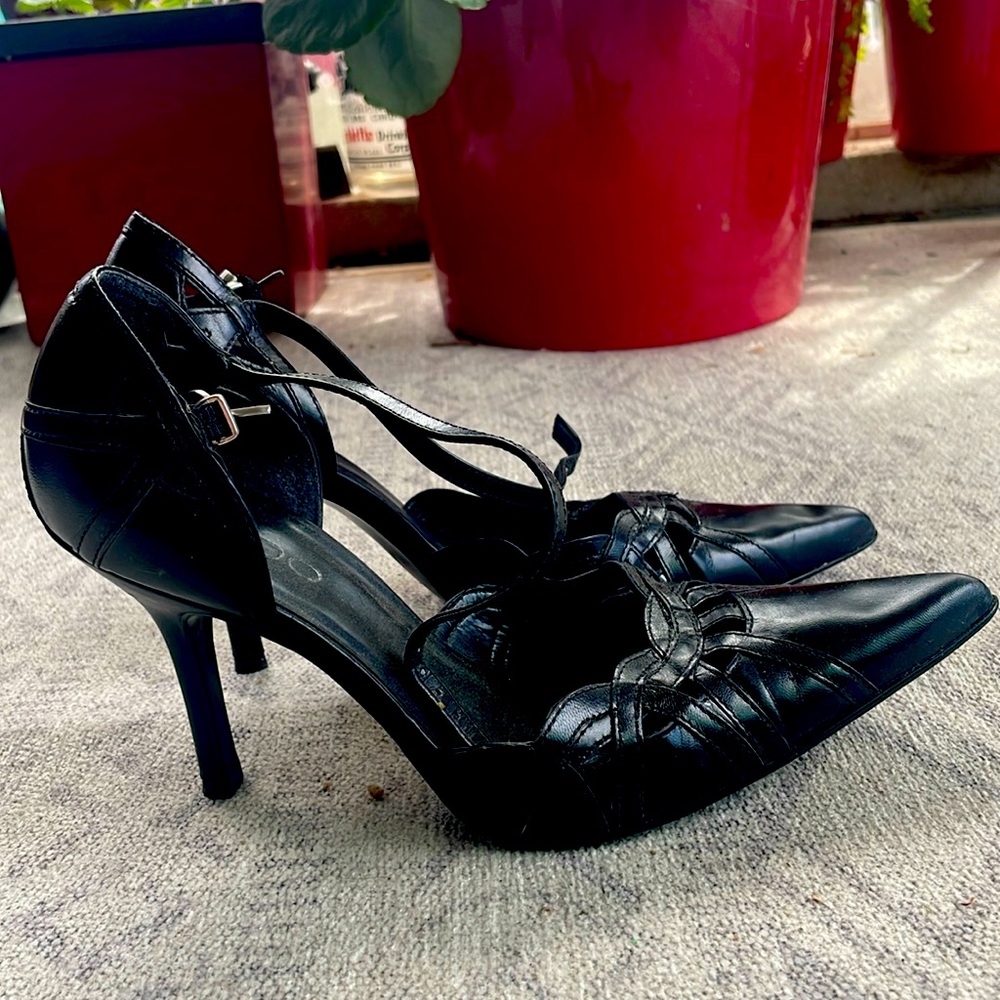 Pointy and sexy 4inch heels